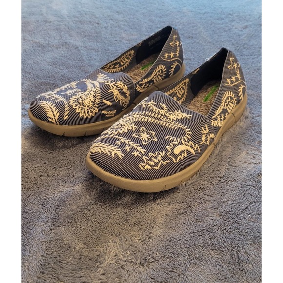 Bare Traps Shoes - Bare Traps Women's Slip-on Cloth Shoes sz. 10M Blue Paisley